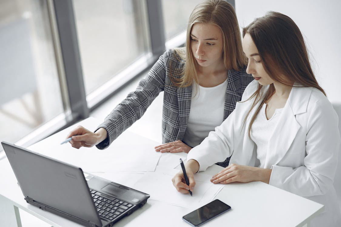 An image of CPG consultants pointing at a laptop  